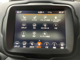 タッチスクリーンをタップするかスワイプするだけですべての機能を呼び出せます。Apple CarPlayおよびAndroid Autoに対応しスマートフォンとのシームレスな 連携も実現。さらに、USBポートを標準装備しています。