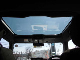 納車前にご案内しますボディーコーティングを施工する事をお勧めします。理由1納車時ピカピカ、2洗車も楽々だし雨で多少の汚れも無くなります、3運転してて気持ちがよいetc.