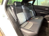 後部座席も気になるようなキズ・汚れやへたり等、大きなダメージはなく、良好な状態です。