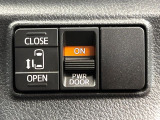【パワースライドドア】スマートキーや運転席のスイッチでスライドドアの開閉が可能♪電動だから力を入れてドアを開ける必要が無く、小さいお子様でも、重い荷物を持っている時もラクに開け閉めできます♪