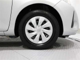 純正ホイールを装備、タイヤサイズは175/70R14です。