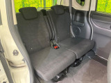 後部座席も気になるようなキズ・汚れやへたり等、大きなダメージはなく、良好な状態です。