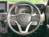 インテリアに合わせたデザインのステアリングは、運転される方のことも考え、運転しやすい形状、大きさです。是非一度、実際に触ってお確かめください。