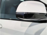 【BMWミラー】視認性の高いスタイリッシュなミラー。自動防眩機能も付いており夜間のドライビングをサポートします。