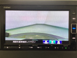 【バックカメラ】運転が苦手な方も車庫入れラクラクです!ギアをリバースに入れれば自動的に切り換わりますので、面倒な操作は不要です♪狭い駐車場もお車を傷つけず安心ですね!