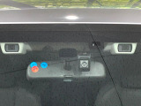 【アイサイトVer3】前方の車両等を検知し、衝突しそうな時は警報で注意を促し、ブレーキを踏む力をサポート。ブレーキを踏めなかった場合は衝突被害軽減ブレーキが作動、衝突回避をサポートします。
