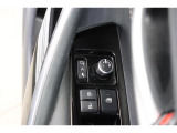 鍵の施錠開錠に合わせてドアミラーが開閉するオート格納機能付きのドアミラー。少し離れた場所からでも見た目で鍵の閉め忘れの確認が出来る便利な機能です。