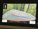 【バックカメラ】駐車時に後方がリアルタイム映像で確認できます。大型商業施設や立体駐車場での駐車時や、夜間のバック時に大活躍!運転スキルに関わらず、今や必須となった装備のひとつです!