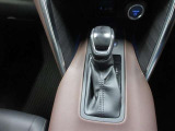 シフトを「S」ポジションに入れることでマニュアル感覚のシフトチェンジができる6速シーケンシャルシフトマチックです。