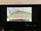 バックガイドモニターで、後方を確認しながら安心して駐車することができます。運転初心者も熟練者も必須の機能ですよ!