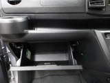助手席側のインパネにも収納場所確保☆車検証や取扱い説明書を収納できます♪