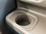 ホットドリンクをちょうど良い温度でキープしてくれる保温機能付きのホッとカップホルダーです。