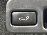 【パワーバックドア】スマートキーや運転席のボタンを押すだけでリアゲートが自動で開閉します!荷物を持っている時や、高い位置にあるバックドアを閉める際に便利な機能です♪