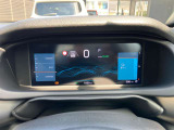 タッチスクリーンをタップするかスワイプするだけですべての機能を呼び出せます。Apple CarPlayおよびAndroid Autoに対応しスマートフォンとのシームレスな 連携も実現。さらに、USBポートを標準装備しています。