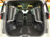 後席を格納すると、これだけの広さが!シーンに合わせたシートアレンジで、大きな荷物も積むことが出来ます♪