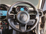 ミニ独特のゴーカートフィーリングと呼ばれる軽快なハンドリングはAT車、MT車のどちらでも楽しめます。