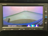 【バックカメラ】運転が苦手な方も車庫入れラクラクです!ギアをリバースに入れれば自動的に切り換わりますので、面倒な操作は不要です♪狭い駐車場もお車を傷つけず安心ですね!