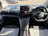 フランス車ならではのオシャレな内装がオススメです!