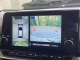 【アラウンドビューモニター】専用のカメラにより、上から見下ろしたような視点で360度クルマの周囲を確認することができます☆死角部分も確認しやすく、狭い場所での切り返しや駐車もスムーズに行えます。