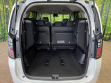 後席を格納すると、これだけの広さが!シーンに合わせたシートアレンジで、大きな荷物も積むことが出来ます♪