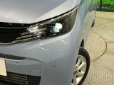 【LEDヘッドライト】悪天候や夜間走行時も良好な視界を確保し安心して運転できる高輝度LEDヘッドライトを装備!点灯速度が早く、消費電力も抑えられています。
