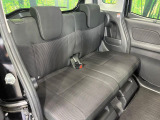 後部座席も気になるようなキズ・汚れやへたり等、大きなダメージはなく、良好な状態です。