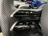 メモリー付きパワーシートが装備されている車両はシートの位置・ドアミラーの角度・ハンドルの位置を3名まで記憶出来ます。