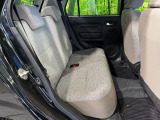後部座席も気になるようなキズ・汚れやへたり等、大きなダメージはなく、良好な状態です。