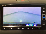 【バックカメラ】運転が苦手な方も車庫入れラクラクです!ギアをリバースに入れれば自動的に切り換わりますので、面倒な操作は不要です♪狭い駐車場もお車を傷つけず安心ですね!