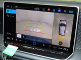 アラウンドビューモニター。バックカメラはもちろん車を上空から見たようなカメラで周囲の様子をモニターできます。