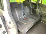 後部座席も気になるようなキズ・汚れやへたり等、大きなダメージはなく、良好な状態です。