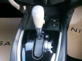 電動パーキングブレーキ装備!また、オートブレーキホールド機能もありますので、停車時ブレーキペダルから足を離してもブレーキ力を保持しているので動き出しません。(アクセルペダルを踏むと解除され発進します)