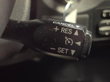 【クルーズコントロール】高速道路もラクラク走行。アクセルを離しても一定速度で走行ができ、長距離運転時の負担を軽減!加速・減速も簡単なスイッチ操作で調整できます。