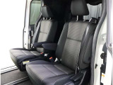 ゆとりある広々とした車内空間は、ドライブを始め買い物やレジャーなど、幅広く活躍します。一人でもみんなとでもお出かけを楽しみましょう!