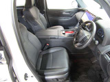 運転席です。合成皮革シートになります。