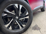 ●純正17インチアルミホイール:輸入車ならではの卓越した走りを支えるホイールと足回りです!日本車の走りに慣れている方にもぜひ体感して頂きたいほど、高いレベルでまとまっています!
