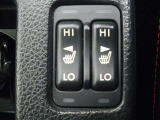 運転席・助手席シートヒーター装備☆  座面と背もたれをすばやく温めるシートヒーターを内蔵。身体を直接温めることができます。 寒い時期には嬉しいアイテムですね♪