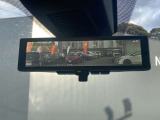 インテリジェントルームミラー 車内の障害物(後席の人、ラゲッジルームの荷物)を飛び越えて後方を鮮明に確認出来 安全です