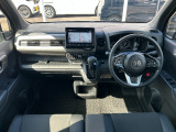 ドライバー目線の画像です。室内や視界もとても広いため運転しやすいですよ。ぜひご来店の際はお掛け下さい。