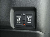 視界広々で運転しやすくロングドライブでも疲れを感じさせないすっきりとまとまったインパネ周りです。