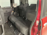 広々とした後部座席です♪気になるキズや汚れなどなく良好な状態です。