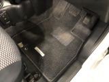 嬉しい純正フロアマット付き♪ 状態も良好です(^^♪
