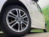 【純正14インチアルミホイール】外観にマッチした純正アルミホイールを装着しております。各種社外アルミホイールや、スタッドレスタイヤも取扱いしております。是非ご相談ください♪