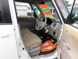 運転席はドライバーがリラックスして運転できるようになっています!ぜひ一度ご来店し座ってみてください!