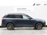 ボルボのフラッグシップモデルでありながら、7人乗りのSUVとしてファミリーからの人気も高いXC90です 新型では前輪の位置を前に伸ばし、安定感のあるどっしりとしたフォルムを得ました