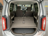 ■荷室は開口部が大きく、荷物の積み下ろしがスムーズ。後部座席を倒すことでさらに広くなり、使い勝手が良く便利です。