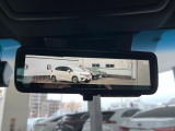 【デジタルインナーミラー】後席の大きな荷物や同乗者で後方が確認しづらい時でも安心!カメラが撮影した車両後方の映像をルームミラー内に表示。クリアな視界で状況の確認が可能です!