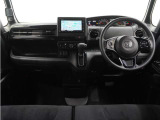◆視界広々で非常に運転しやすくロングドライブでも疲れを感じさせないすっきりとまとまったインパネ周りです。
