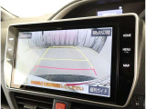 バックガイドモニターで、後方を確認しながら安心して駐車することができます。運転初心者も熟練者も必須の機能ですよ!