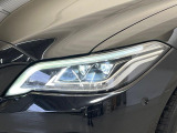【三眼LEDヘッドライト】スタイリッシュな見た目の三眼LEDヘッドライトを装備♪スタイルだけでなく、夜間の走行も視界良好で安心してお乗りいただけます。